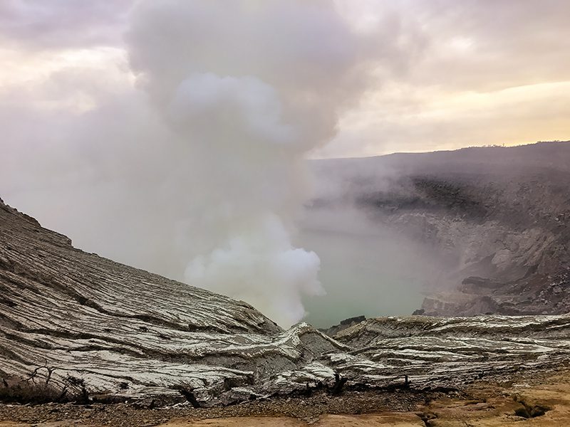 Climbing the Amazing Ijen Volcano in Java to watch the sunrise 4 Ijen volcano crater in the daylight | The Silver Nomad