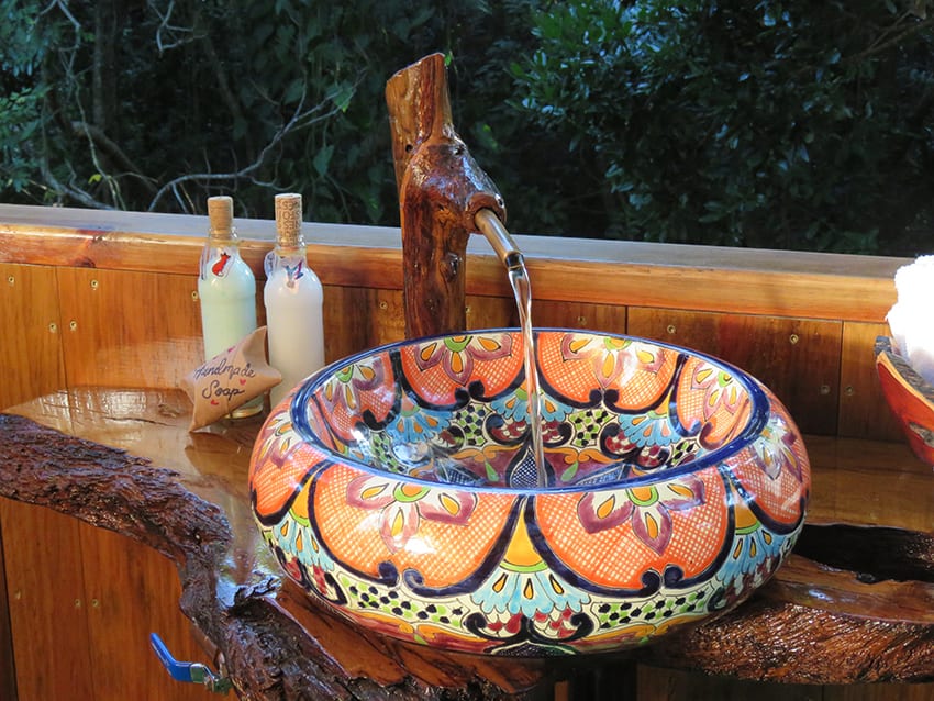 1 Night In The Magical Treehouse At Roland'S Garden Guesthouse, Guanaja 7 Sink in outdoor bathroom at the treehouse