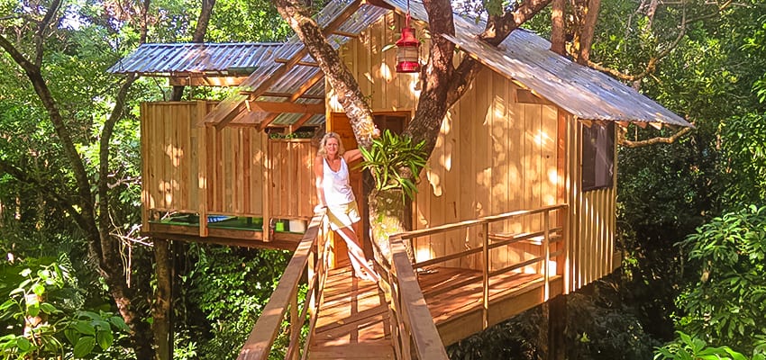 1 Night In The Magical Treehouse At Roland'S Garden Guesthouse, Guanaja 2 The outside of the treehouse