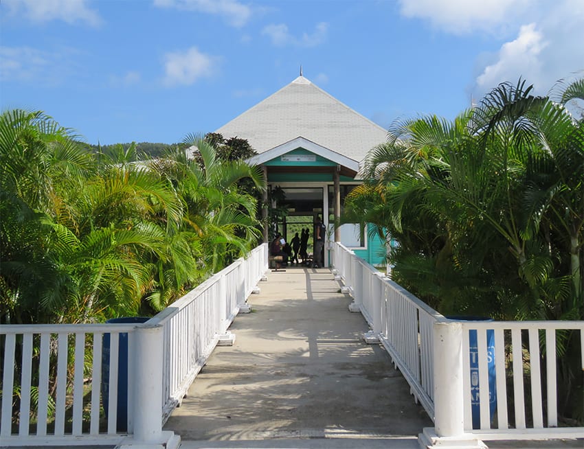 Guanaja Faqs - Things You Need To Know Before You Go (2022) 2 Entrance to Guananja Airport