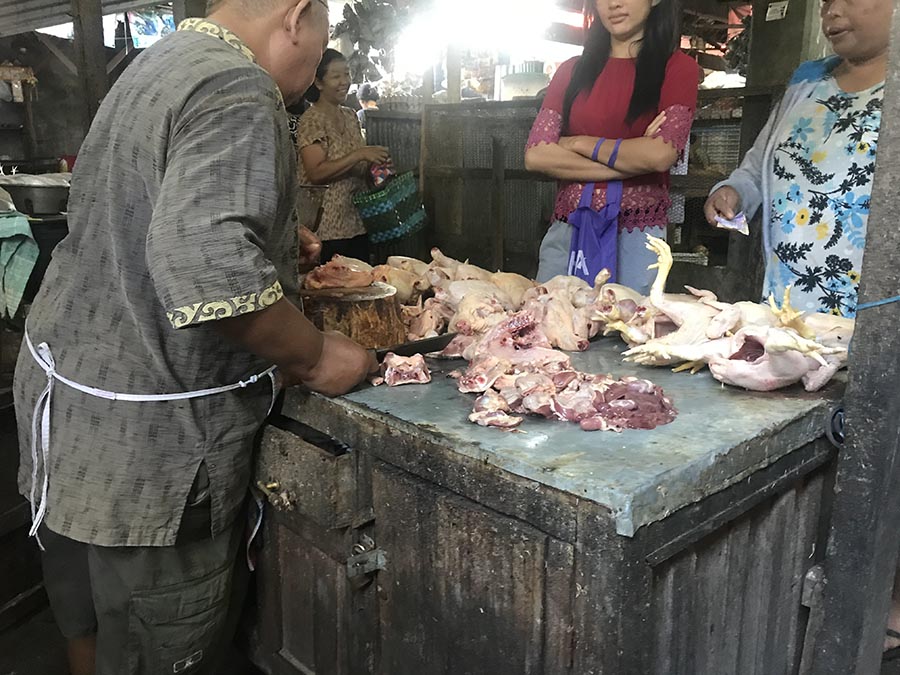 How to Cook Ayam Goreng, delicious Fried Chicken, Bali Style 2 buying chicken at the market
