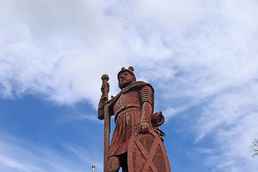 Check out 17 of the Amazing Monuments in the UK 14 William Walllace The Silver Nomad