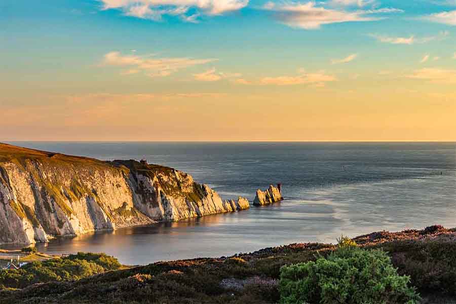 6 Of The Best Weekends In Hampshire, Uk 7 the sea at sunset with white rocks