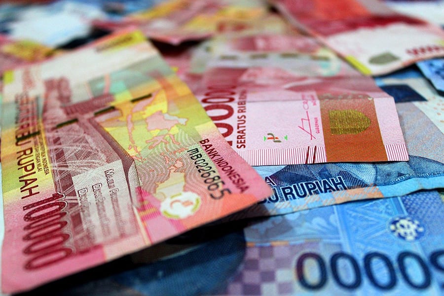 10 Great Reasons To Visit Indonesia 5 red and blue bank Rupiah notes from Indonesia