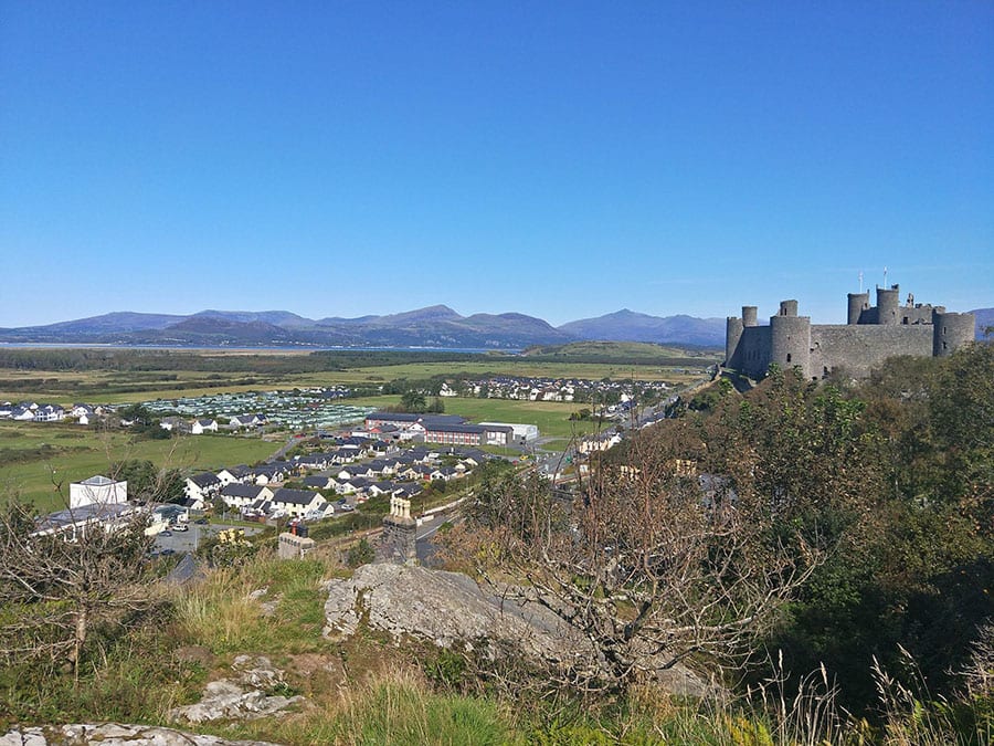 Castle on the right sitting above the town of Llandudno with hills behind