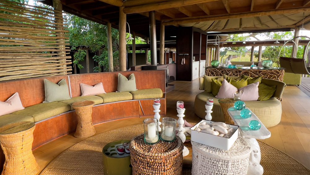 The Luxurious Xaranna Camp By &Amp;Beyond, Okavango Delta, Botswana (2024) 21 semi-circular seating area with green and pink cushions