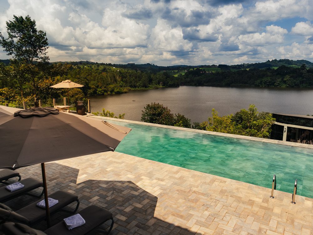 The infinity pool with views over Lake Nyabikere