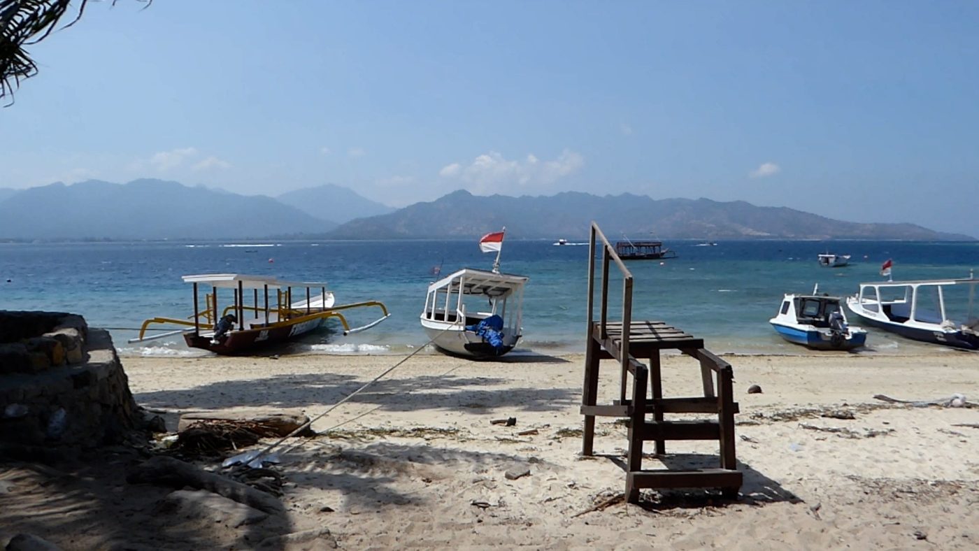 10 Amazing Things To Do In Lombok, Indonesia 4 The Beach at Gili Air with 3 speed boats and one original Balinese boat